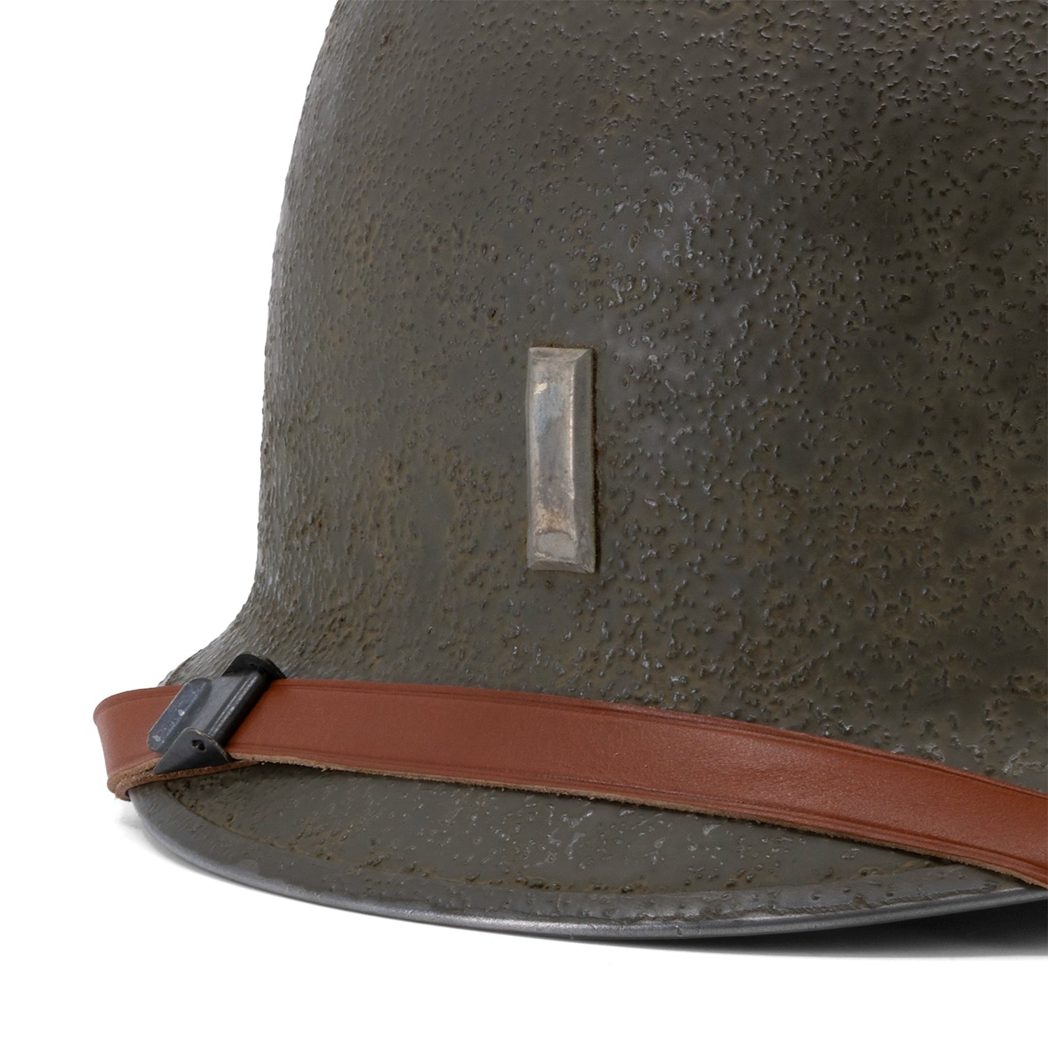 Casque complet Battle Battered 3rd ID 7th Infantry Regiment 1st Battalion 1st Lt gros plan du grade avant.
