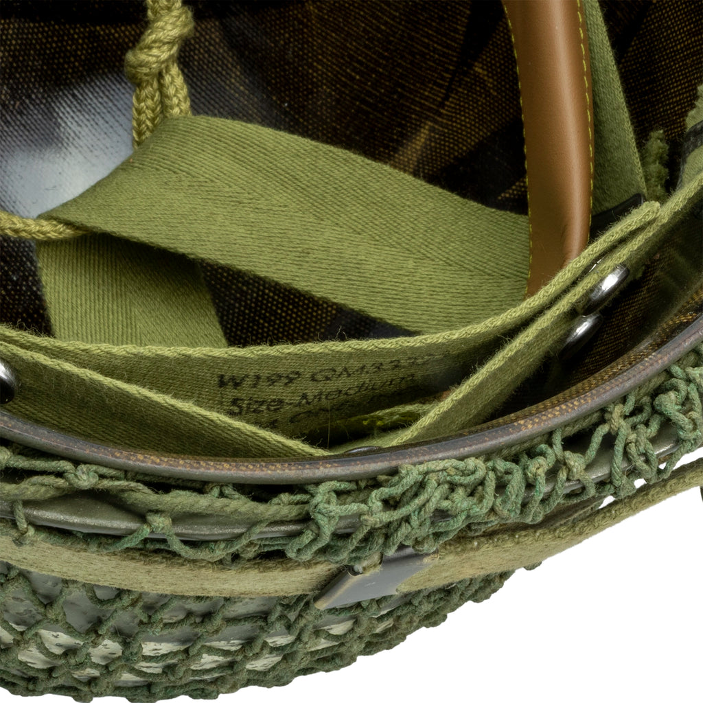 Casque complet parachutiste version M1-C Market Garden de NCO du 506th PIR de la 101st Abn vue en gros plan du neckband