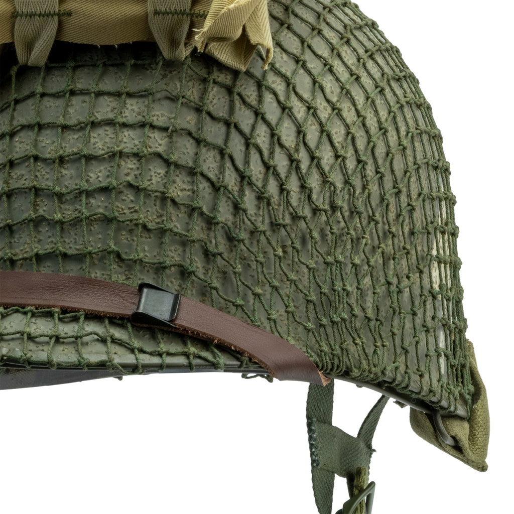 Casque complet parachutiste version M1-C Market Garden de NCO du 506th PIR de la 101st Abn vue en gros plan de l'avant
