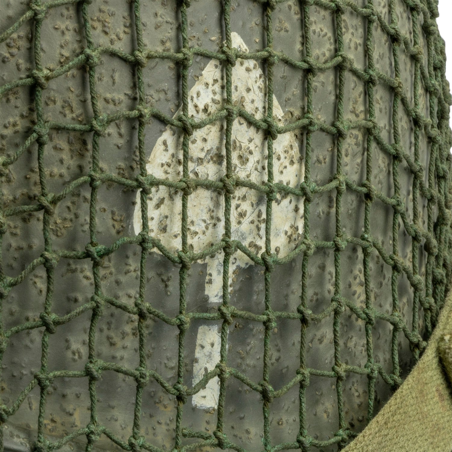 Casque complet parachutiste version M1-C Market Garden de NCO du 506th PIR de la 101st Abn vue de l'insigne