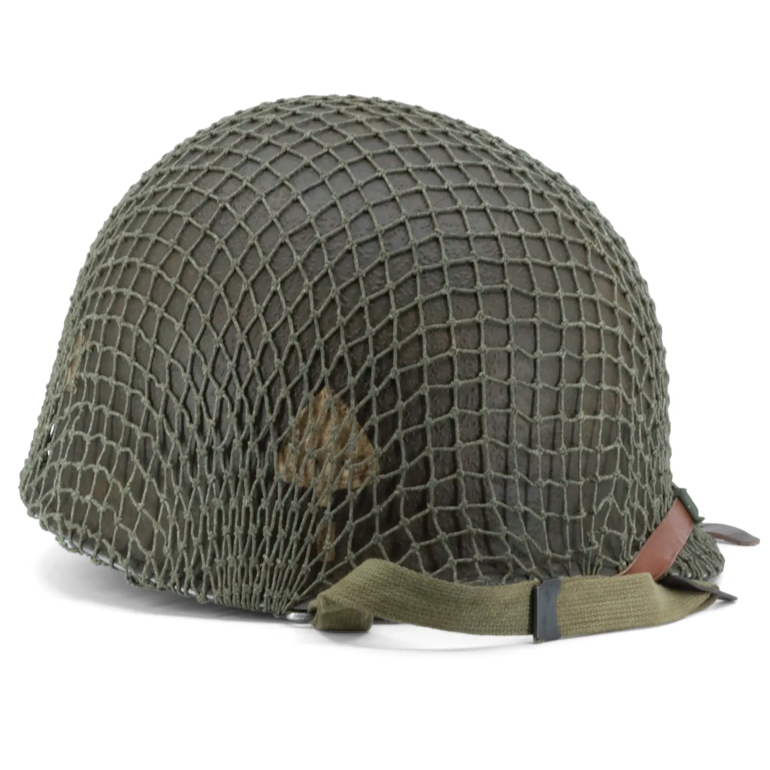 Vue latérale droite du casque complet parachutiste M1-C original avec sa coque McCord 884C et son liner Westinghouse, marquage 506th PIR 2nd bn NCO avec son filet petites mailles monté.