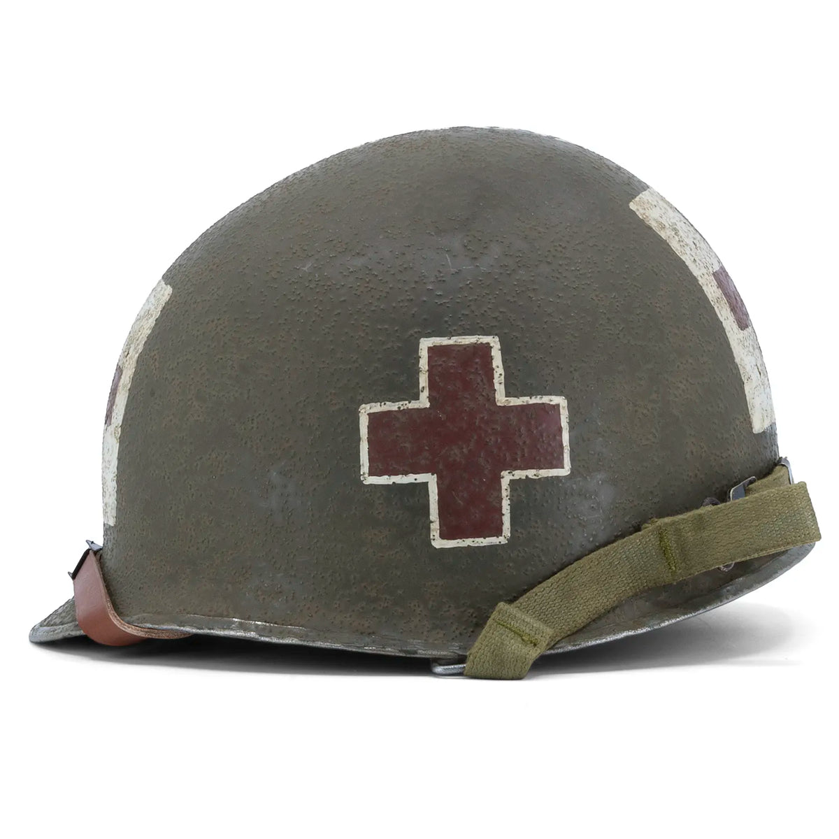 US M1 Combat-Medic-Helm, McCord-Helmglocke 970A, gegenueberliegende Seitenansicht, rotes Kreuz mit weisser Umrandung und sichtbarer Edelstahl-Randbeschlag
