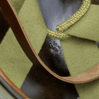 Casque Complet Infanterie McCord 1023B - Vue en gros plan du logo du fabricant Firestone dans un ancien moule Inland.