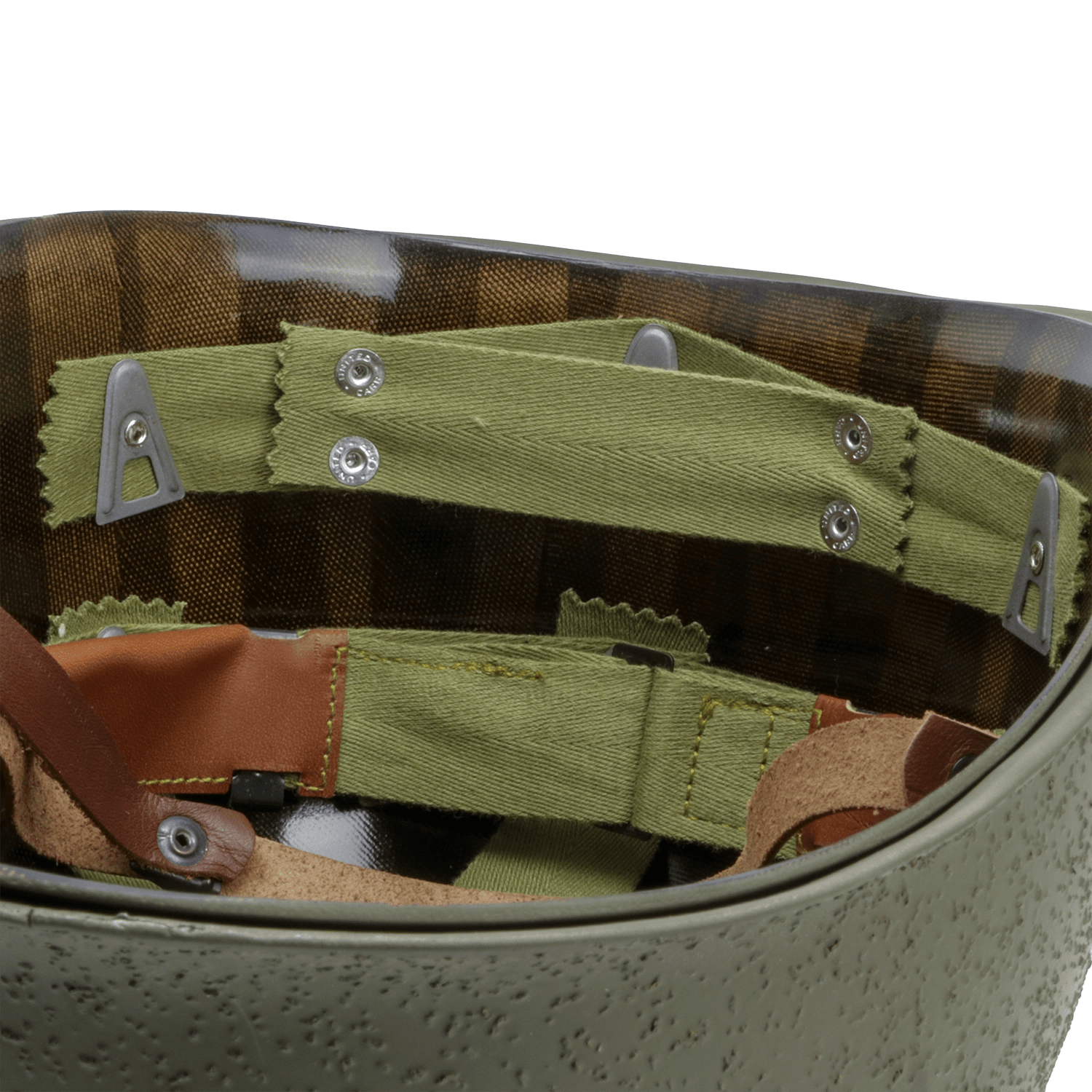 Casque Complet Infanterie McCord 1023B - Vue interieure arrière de la suspension de neckband et ses rivets A washer en acier.