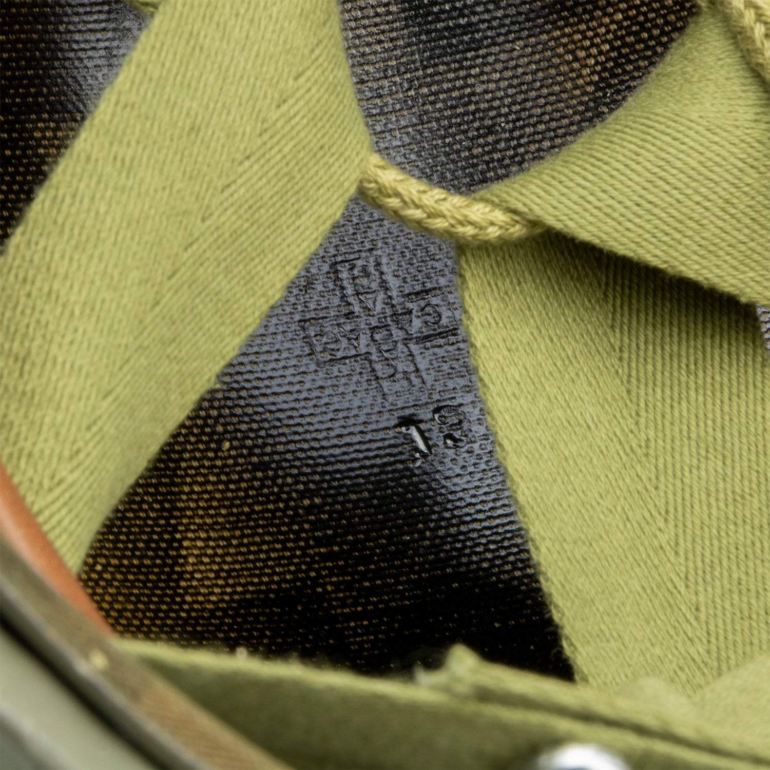 Casque Complet Infanterie McCord 1052G - Liner CAPAC vue en gros plan du marquage CAPAC