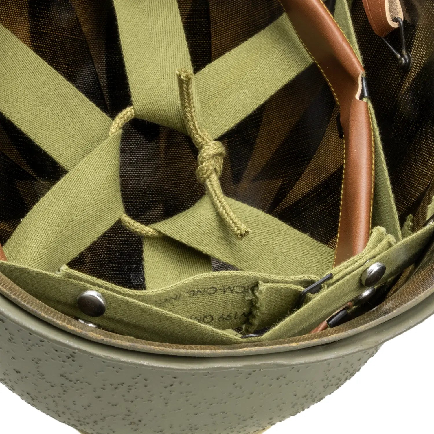 Casque Complet Infanterie McCord 1052G - Liner CAPAC vue en gros plan du marquage du neckband réglable.