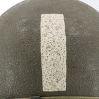 Casque Complet Infanterie Original Schlueter et liner Firestone version 29th ID 2nd Lieutenant Battle Battered gros plan de la barre arrière de CO