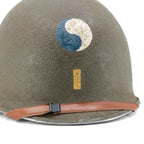 Casque Complet Infanterie Original Schlueter et liner Firestone version 29th ID 2nd Lieutenant Battle Battered vue générale des insignes avant.