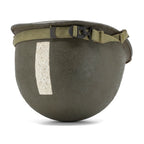 Casque Complet Infanterie Original Schlueter et liner Firestone version 29th ID 2nd Lieutenant Battle Battered casque posé à l'envers vue arrière