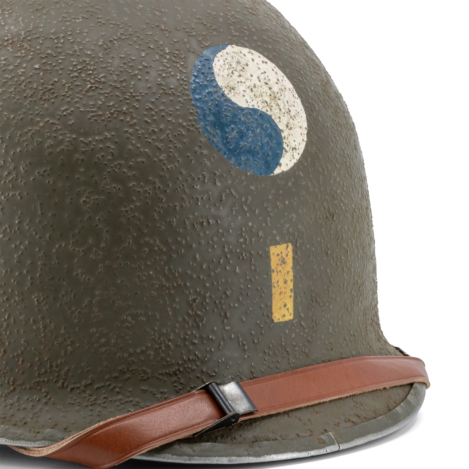 Casque Complet Infanterie Original Schlueter et liner Firestone version 29th ID 2nd Lieutenant Battle Battered gros plan des marquages avant