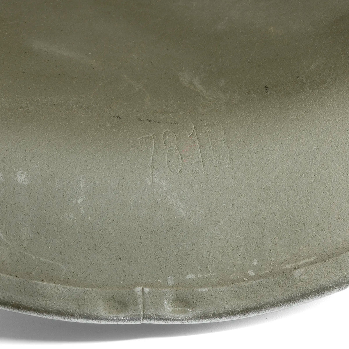 Gros plan du heat stamp de la coque McCord, numéro de lot 781B estampé dans l'acier
