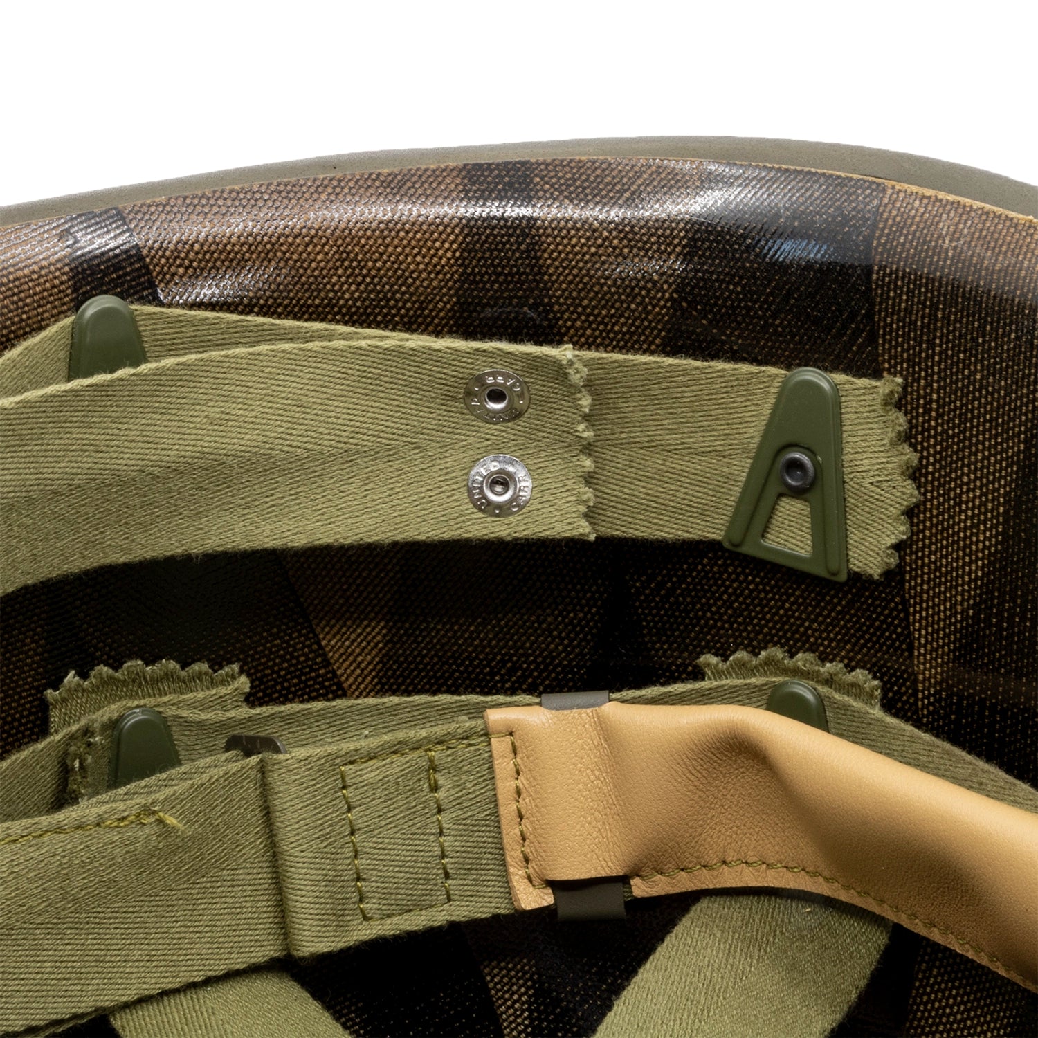 Casque Complet Infanterie McCrod 551B - Liner Capac - 2nd Ranger Battalion 1st Lt gros plan d'un contre-rivet ou A washer vert et des pressions United Carr.