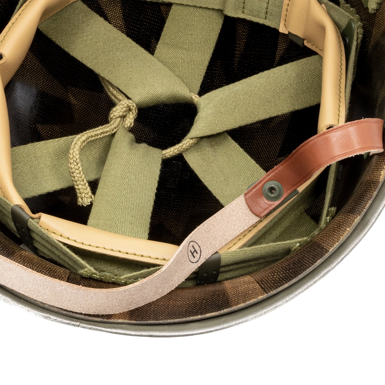 Casque Complet Infanterie McCrod 551B - Liner Capac - 2nd Ranger Battalion 1st Lt gros plan de la jugulaire en cuir de liner US M1 et de son marquage H.