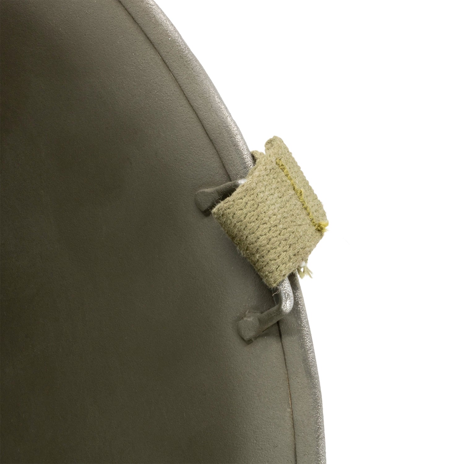 Casque Complet Infanterie McCrod 551B - Liner Capac - 2nd Ranger Battalion 1st Lt gros plan d'un pontet fixe du casque.
