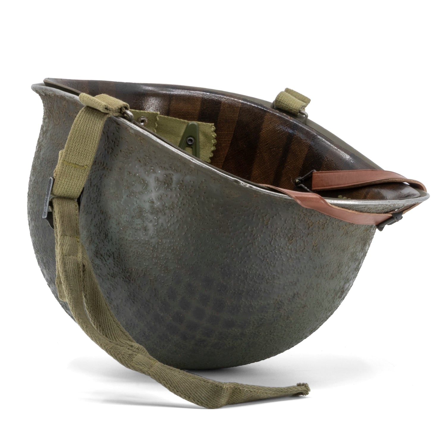 Casque Complet Parachutiste 517th PRCT coque McCord liner Firestone Battle Battered Mon Casque M1 posé à l'envers avec sa jugulaire rigger made.