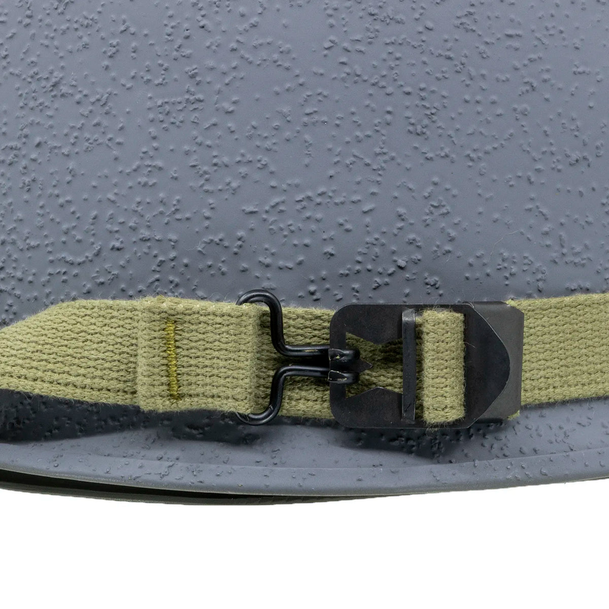 Casque Complet USN Battle Battered Mon Casque M1 - Gros plan de la jugulaire de casque lourd à barre surélevée