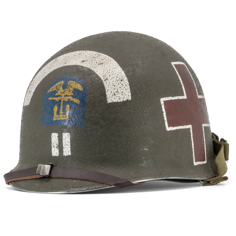 Casque Complet Infanterie US M1 Battle Battered ESB Captain Medic vue de 3/4 avant.