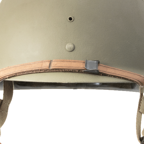 Gros plan de la jugulaire de sous casque M1 fibre Allemand version parachutiste