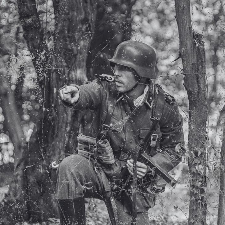 Soldat Allemand porant son casque M40 Stahlhelm