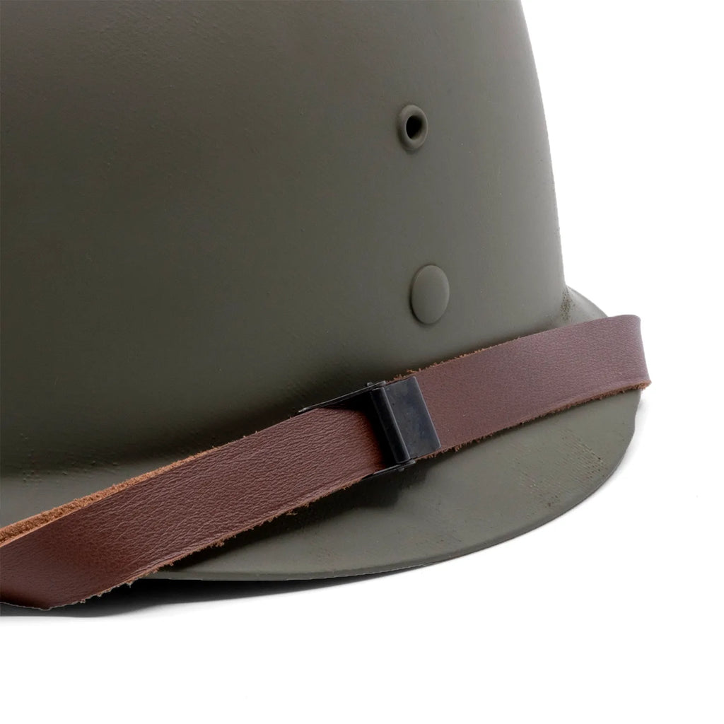 Liner Fibre type US M1 vue en gros plan de la jugulaire en cuir.