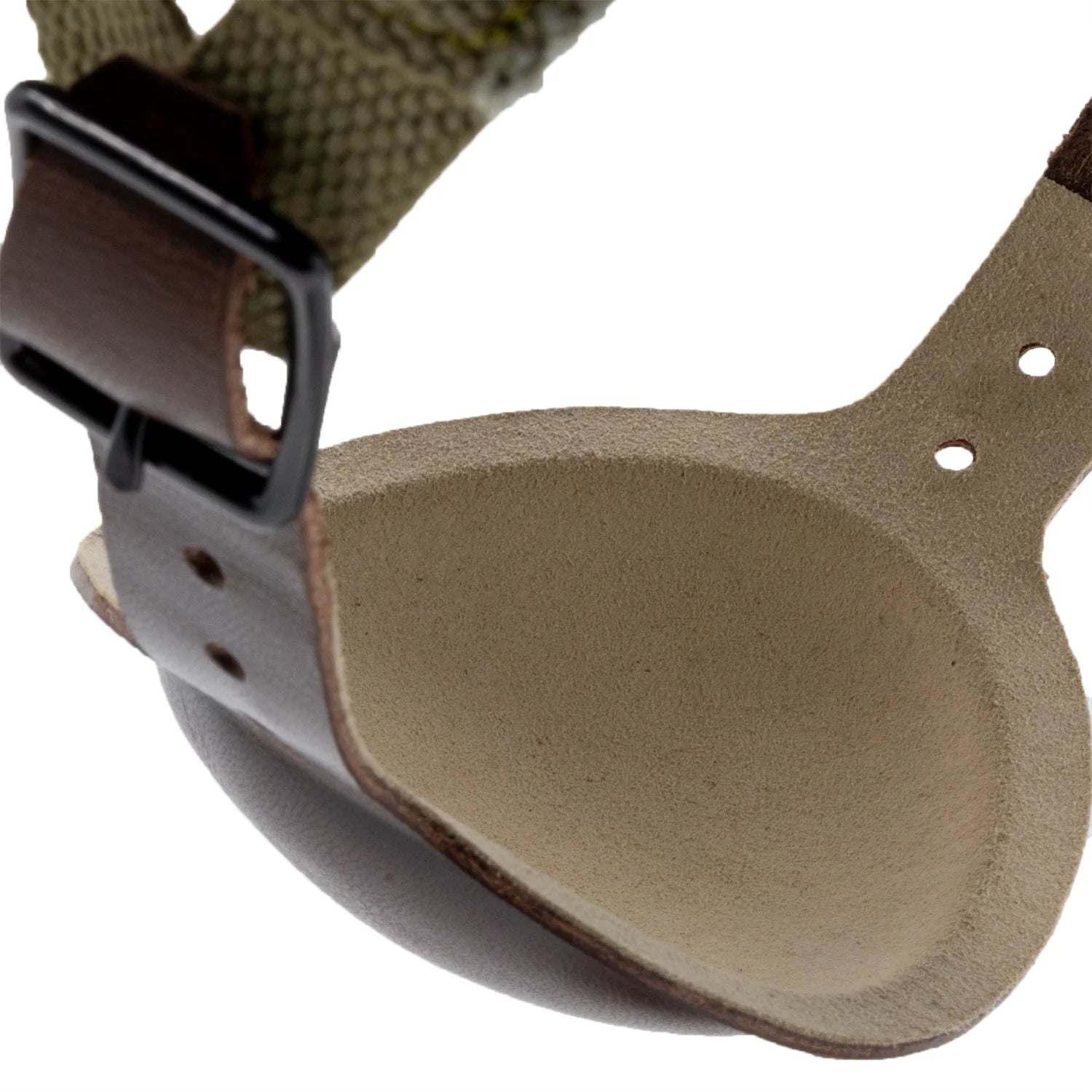 Liner US M1 fibre parachutiste vue en gros plan de la mentonnière en cuir.