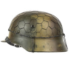 Casque allemand M40 trois tons camouflage Normandie avec son grillage vue du côté gauche