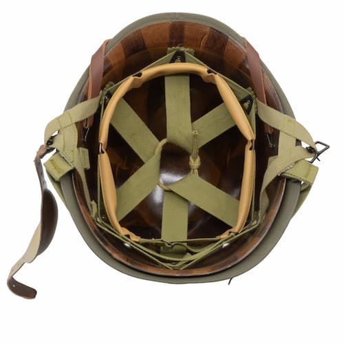 Sous casque en fibre liner US M1 parachutiste avec sa mentonnière en cuir