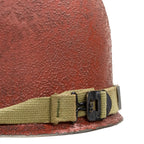 Edition limitée Battle Battered USN Damage Control Fire Brigade vue en gros plan de la jugulaire à barre surélevée.