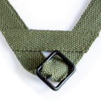 Gros plan de la boucle vue avant de A Yokes Westinghouse OD#7 pour sous casque parachutiste WW2