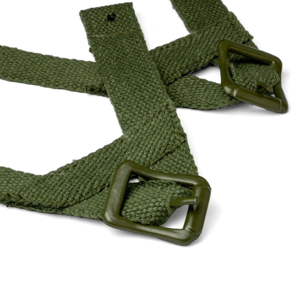 Gros plan de la paire de A yokes pour sous casque US M1 Westinghouse