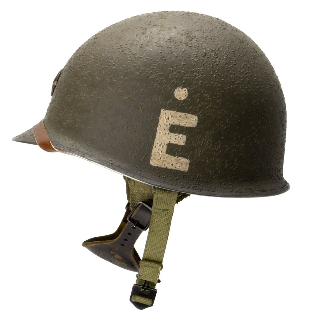 Vue du côté gauche du casque complet "Battle Battered" 326th Engineer Bn Major Hugh A. Mozley