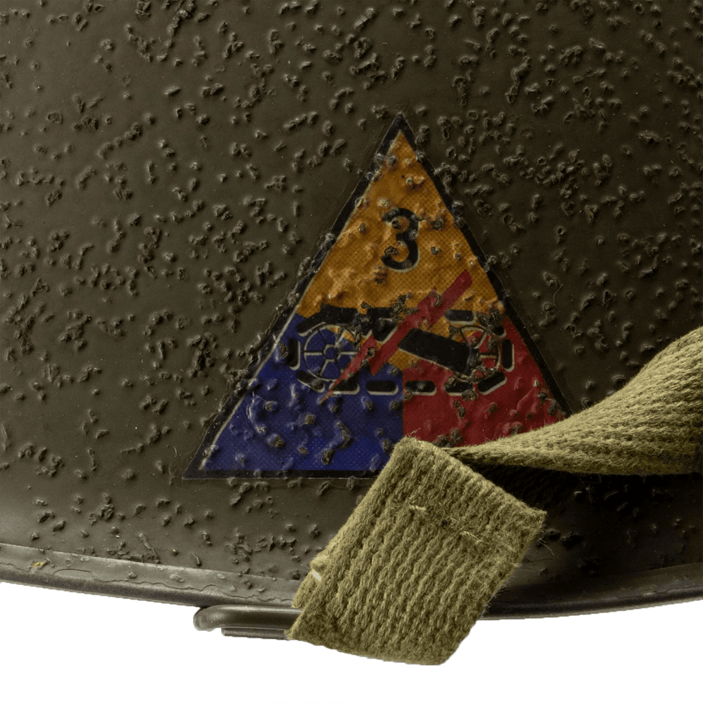 Coque de casque USM1 Battle Battered 3rd Armored Division, 2nd Lt gros plan de l'insigne de la 3rd Armored Division