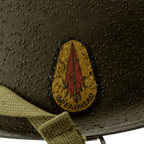 Coque de casque USM1 Battle Battered 3rd Armored Division, 2nd Lt gros plan de l'insigne "Spearhead"