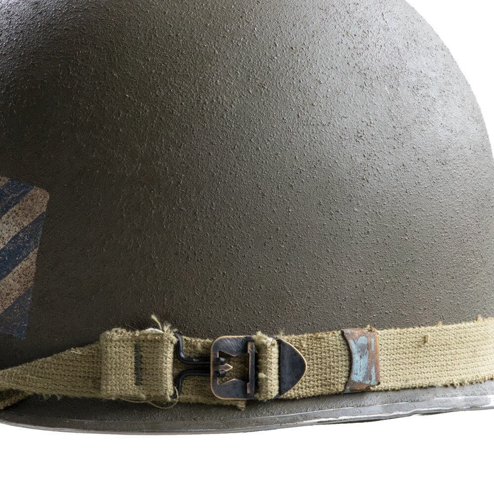 Casque Complet Battle Battered 3rd Infantry Division gros plan de la jugulaire