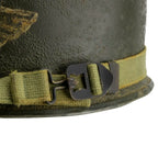 Casque complet parachutiste Battle Battered 508th PIR 3rd Bn gros plan de la jugulaire