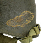 Casque complet parachutiste Battle Battered 508th PIR 3rd Bn gros plan de l'insigne côté gauche