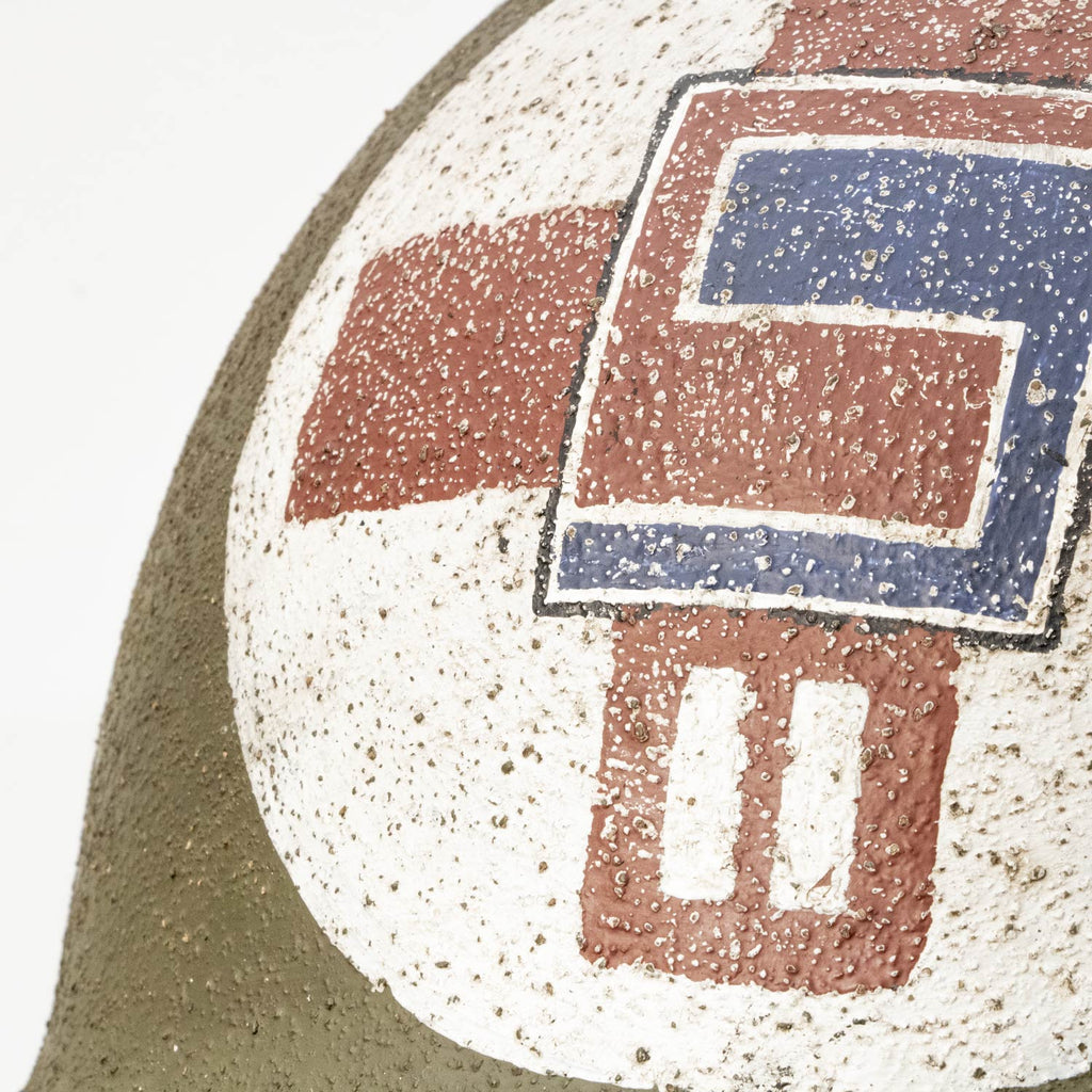 Casque Complet Infanterie US M1 69th Infantry Division Captain Medic gros plan sur l'insigne de capitaine