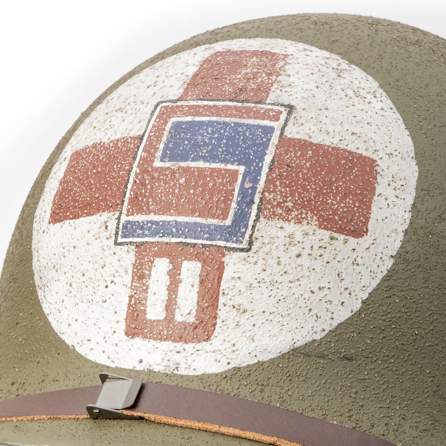 Casque Complet Infanterie US M1 69th Infantry Division Captain Medic gros plan sur l'insigne frontal