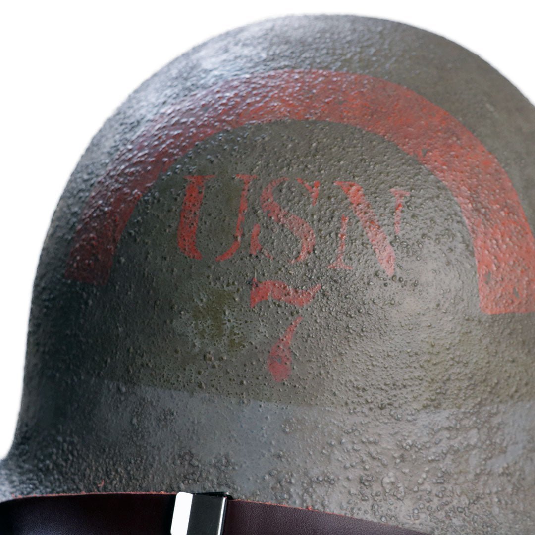 Casque Complet US M1 du 7th Naval Beach Battalion vue de l'insigne