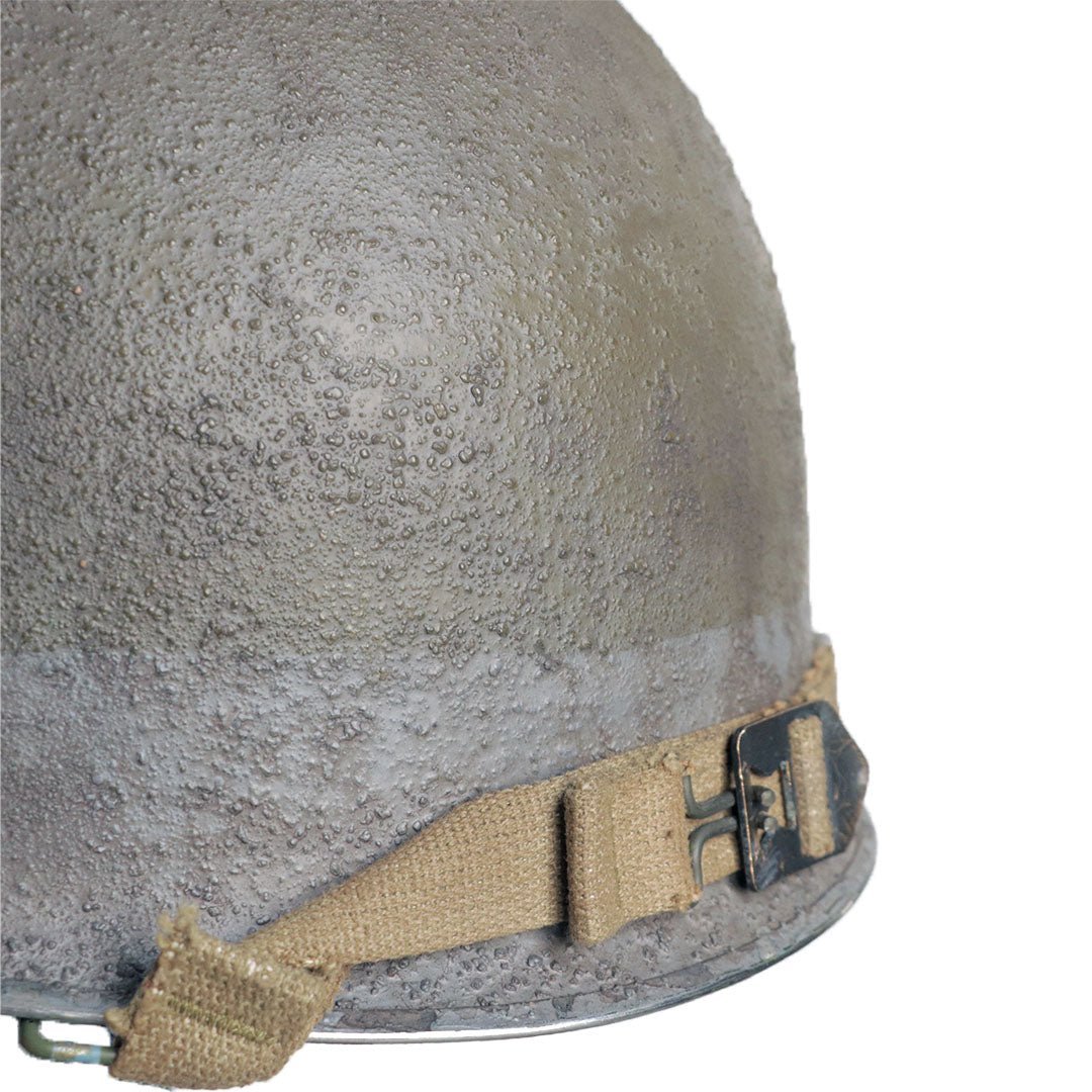 Casque Complet US M1 du 7th Naval Beach Battalion vue de la jugulaire