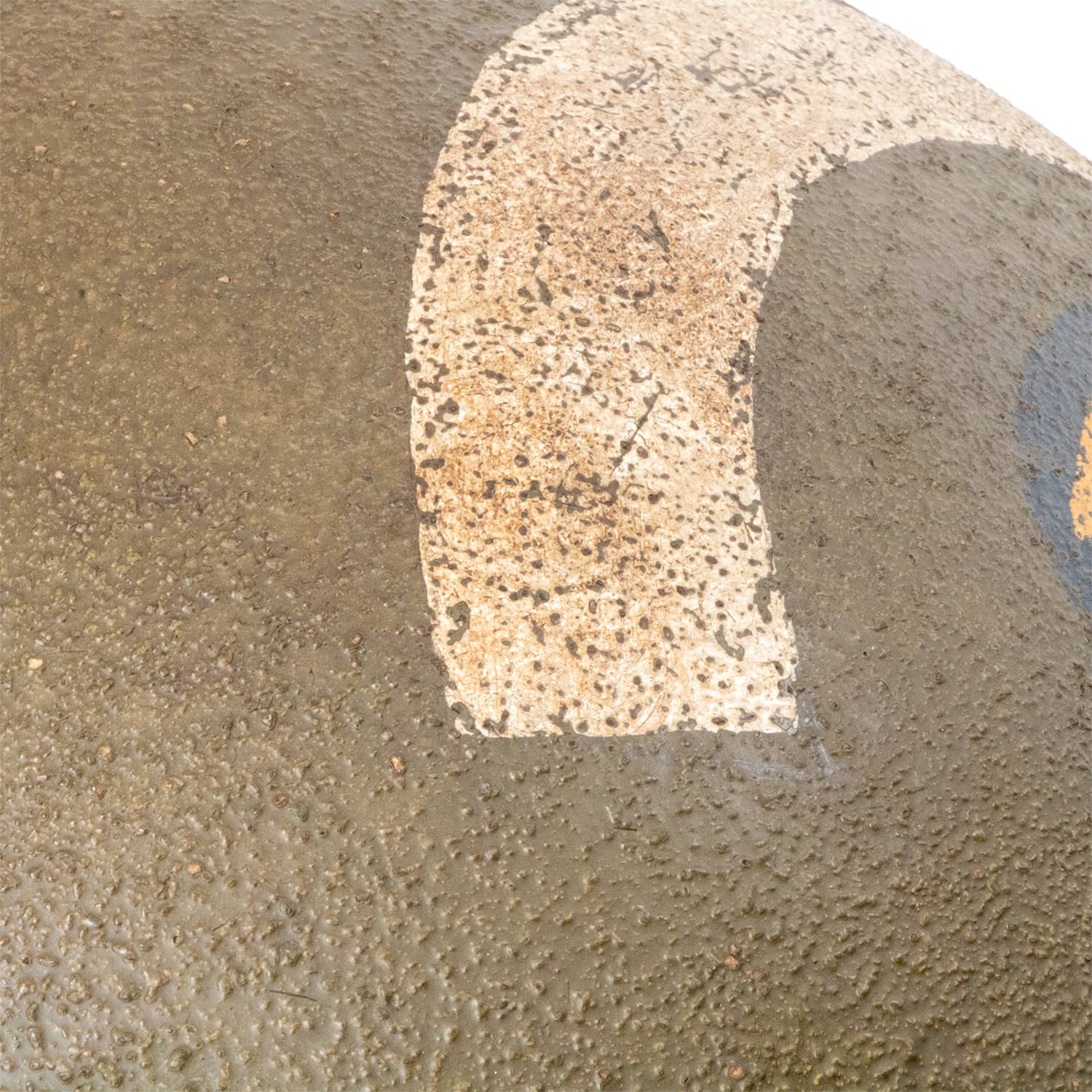 Casque Complet US M1 Battle Battered 5th Engineer Special Brigade ESB vue de l'insigne avant blanc