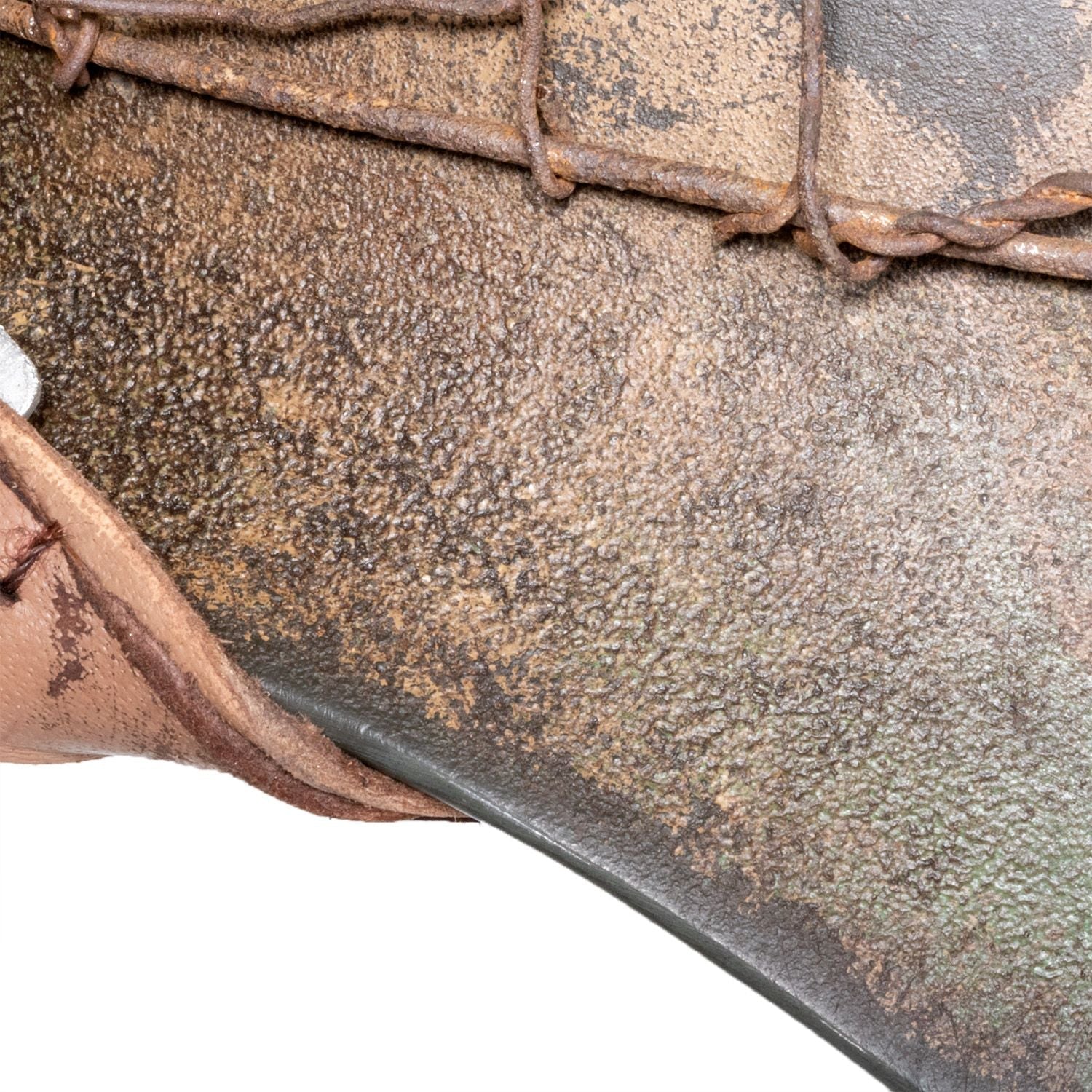 Vue latérale 2 du casque Allemand Stahlhelm M40 Battle Battered 2 ton Normandie