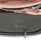 Vue en gros plan du marquage ET-68 du casque Allemand Stahlhelm M40 Battle Battered 2 ton Normandie