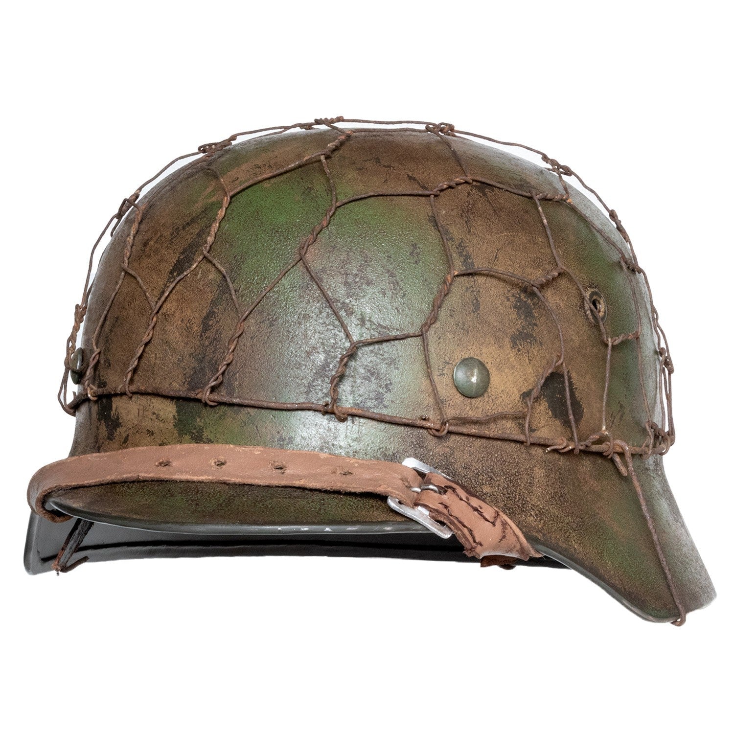 Vue 3/4 2 du casque Allemand Stahlhelm M40 Battle Battered 2 ton Normandie