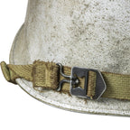 Casque Complet US M1 Battle Battered Winter Camouflage vue gros plan sur la jugulaire