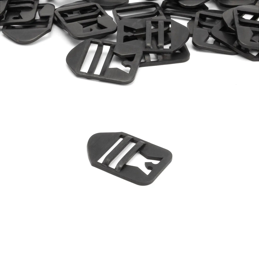 Boucle de jugulaire casque US M1 Type 1 "Raised Bar" en laiton noirci, reproduction fidèle WW2.