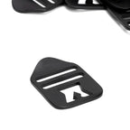 Boucle en laiton plate noir pour jugulaire de casque lourd M1 US WW2 vue en gros plan de 3/4 face.