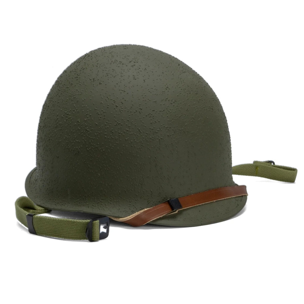 Casque Complet US M1 fabrication McCord numéro 544C et son liner International Moulded Plastics IMP posé jugulaire ouverte.