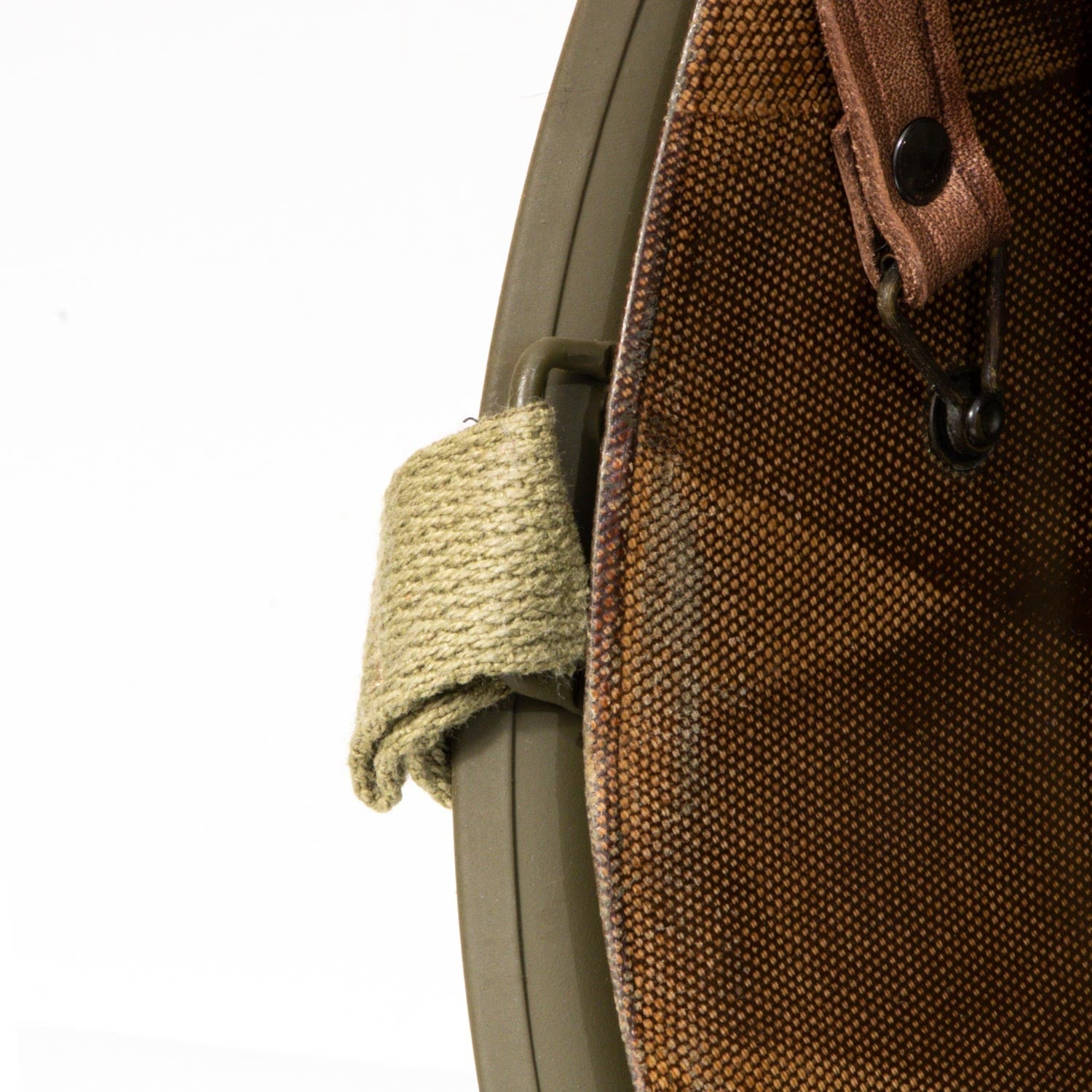 Casque Complet Infanterie Pattes Fixes US M1 vue du pontet fixe avec sous casque en fibre