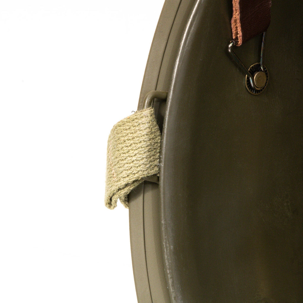 Casque Complet Infanterie Pattes Fixes US M1 vue du pontet fixe avec sous casque en reproduction